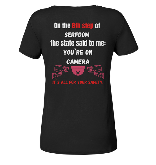 8th step of serfdom the state said to me: YOU`RE ON CAMERA # RÜCKENDRUCK # (Ladies Collection 21% Rabatt bis zum Halving 2024) - Ladies Organic V-Neck Shirt